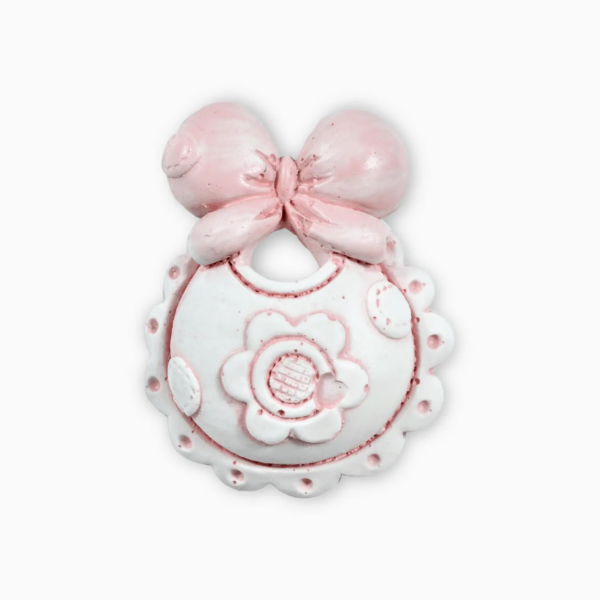 Magnete a Forma di Bavaglino con Fiore in Resina Decorata per Bimbo e Bimba a Tema Nascita e Battesimo