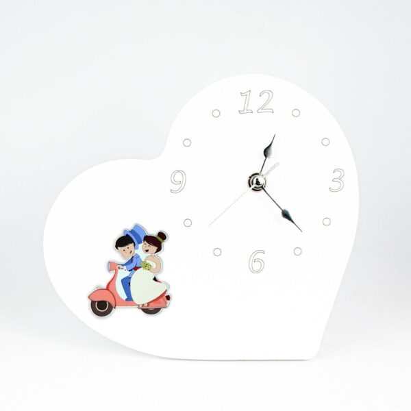 Orologio Matrimonio in Legno Laccato Bianco a Forma di Cuore con Applicazione Sposini
