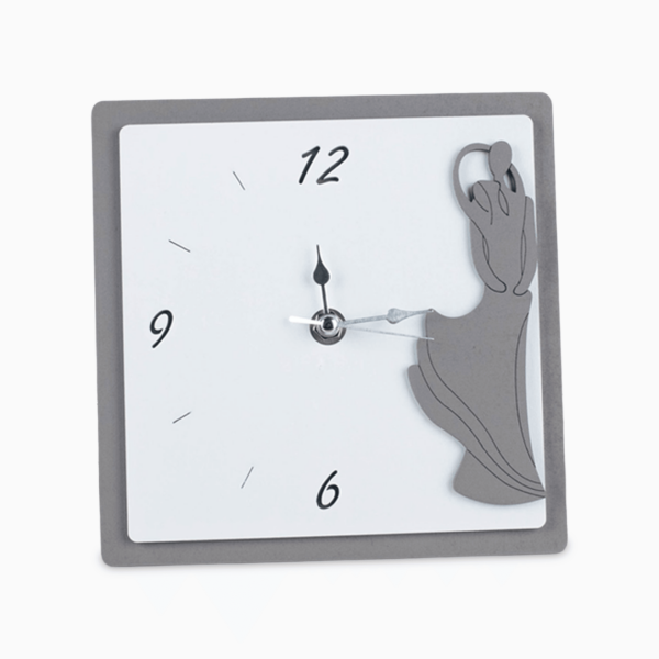 Orologio da Appoggio in Legno Laccato Bianco e Tortora Quadrato con Coppia Sposi e Numeri Incisi su Pannello a Rilievo Orologi Albalu Bomboniere
