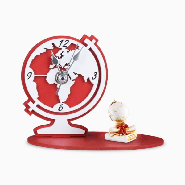 Orologio da Tavolo Mappamondo in Legno Laccato Rosso con Numeri incisi e Applicazioni in Resina Decorata a Tema Laurea su Basetta Larga