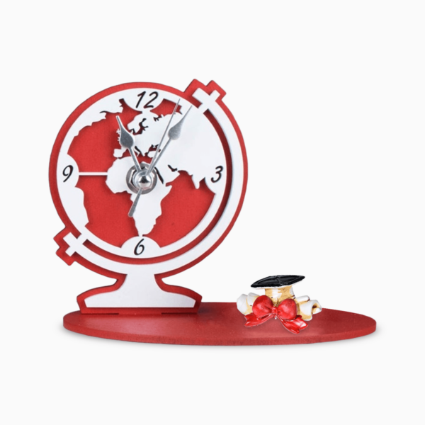 Orologio da Tavolo Mappamondo in Legno Laccato Rosso con Numeri incisi e Applicazioni in Resina Decorata a Tema Laurea su Basetta Larga