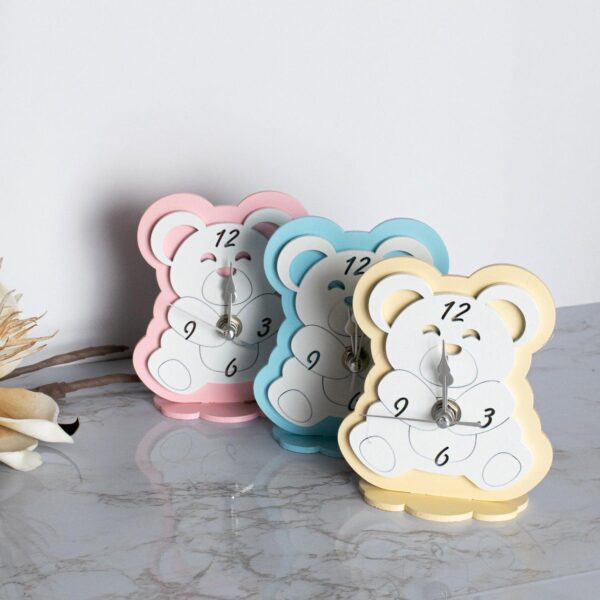 Orologio in Legno Colorato a Forma di Orsacchiotto Celeste Rosa e Panna Orologi Albalu Bomboniere