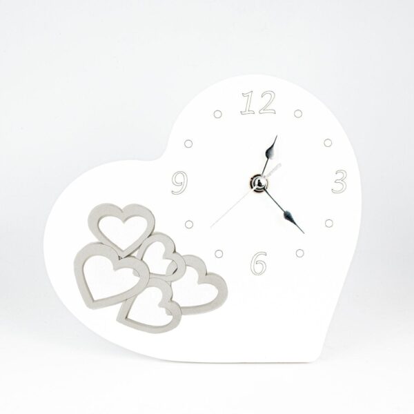 Orologio in Legno Laccato Bianco a Forma di Cuore con Applicazioni a Tema Coppia