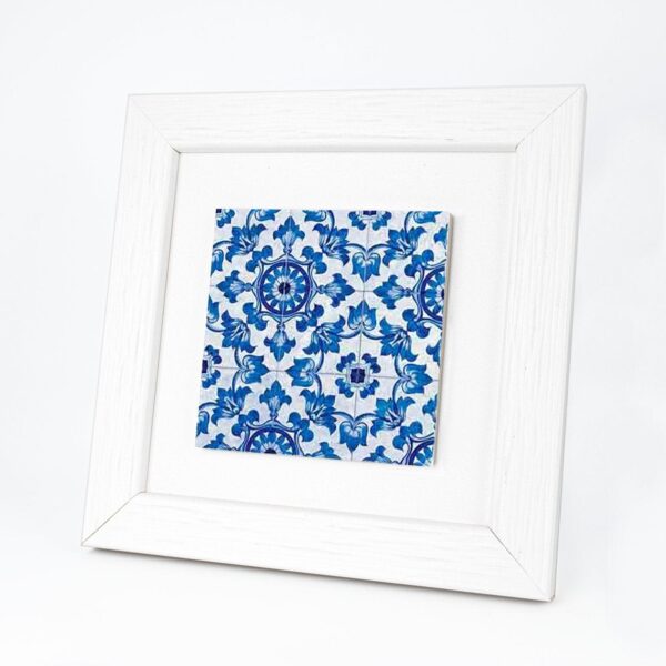 Quadretto in Legno con Piastrella Maiolica in Gres Porcellanato e Cornice Bianca Quadrata