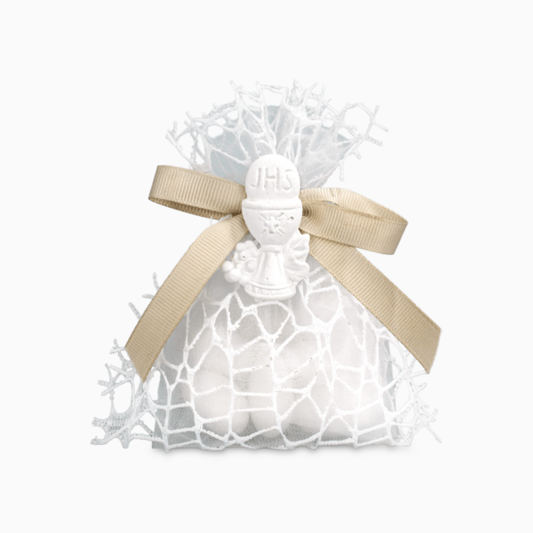 Sacchetto Portaconfetti in Organza Avvolta in Rete Bianca con Nastro Tortora e Applicazione Gessetto Calice Comunione Portaconfetti Albalu Bomboniere