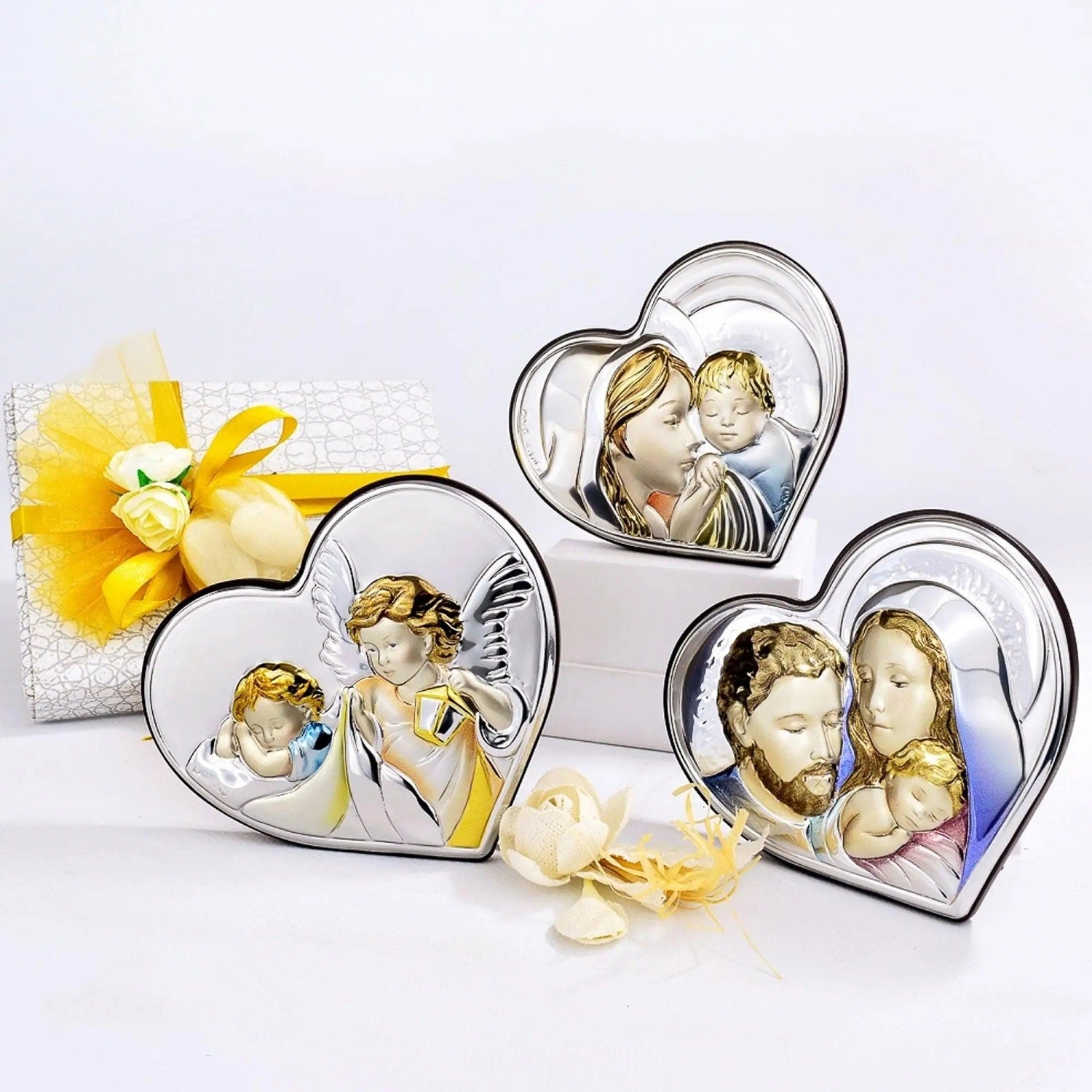 Icona Sacra Bomboniera a Forma di Cuore con Retro in Legno Laccato e Placca in Argento Laminato Colorato a Temi Vari Icone Sacre Albalu Bomboniere