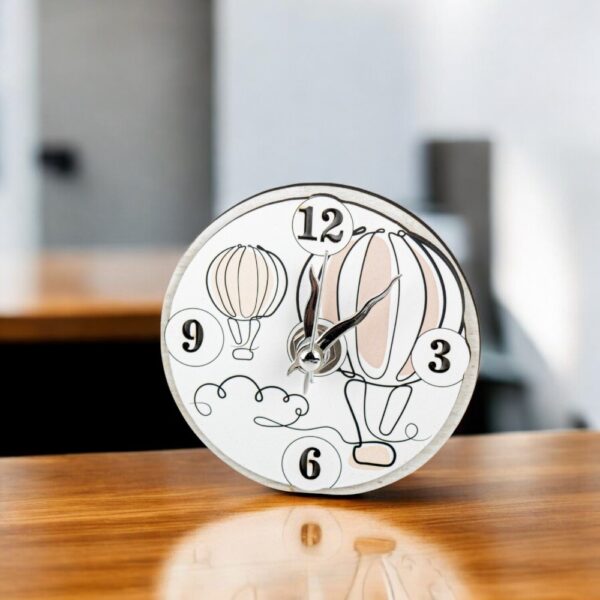 Orologio mongolfiere ambientato
