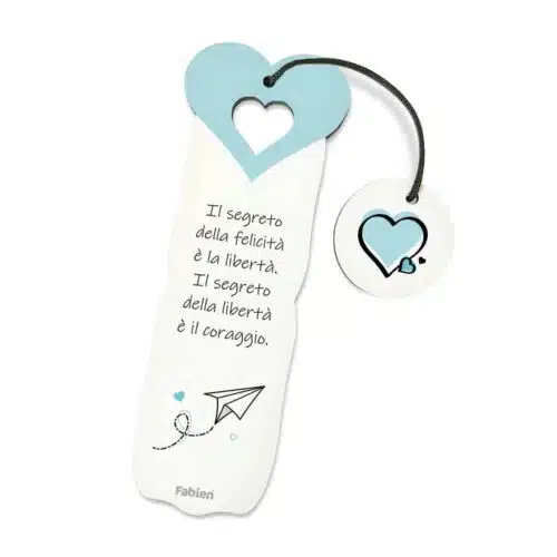Segnalibro bomboniera tema viaggio con aeroplanino di carta e cuore traforato azzurro, ciondolo abbinato, personalizzabile con nome e data
