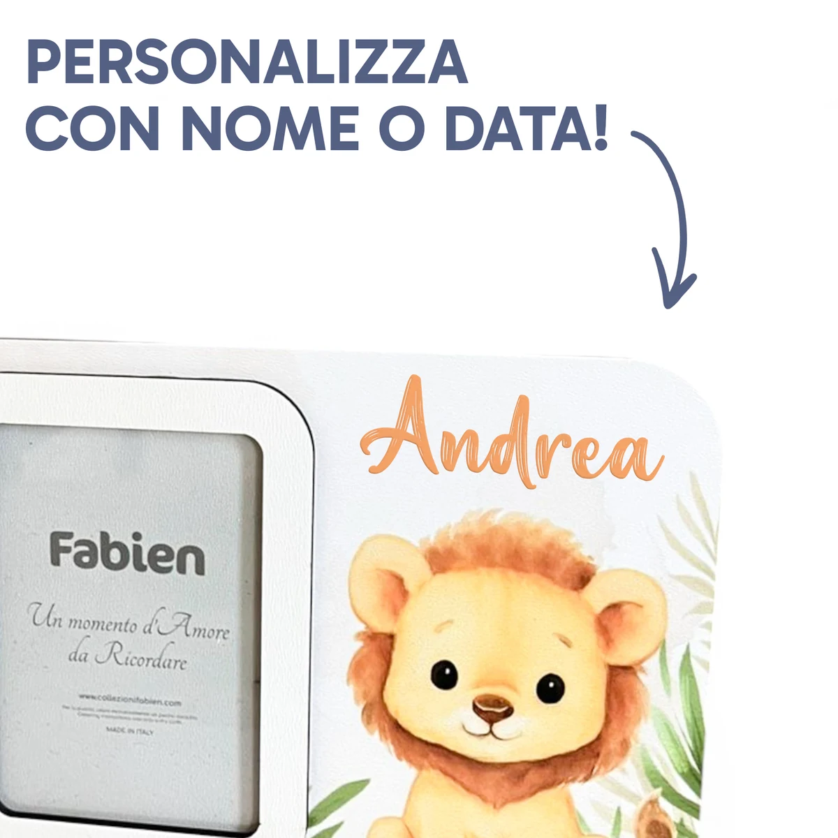Dettaglio del portafoto safari con un simpatico leoncino personalizzato con il nome del bambino in stile corsivo